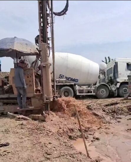 西塞山区岩石井施工